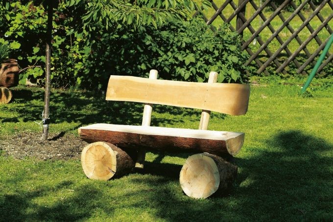 ספסל הגינה הביתי העשוי במו ידיכם מוכן