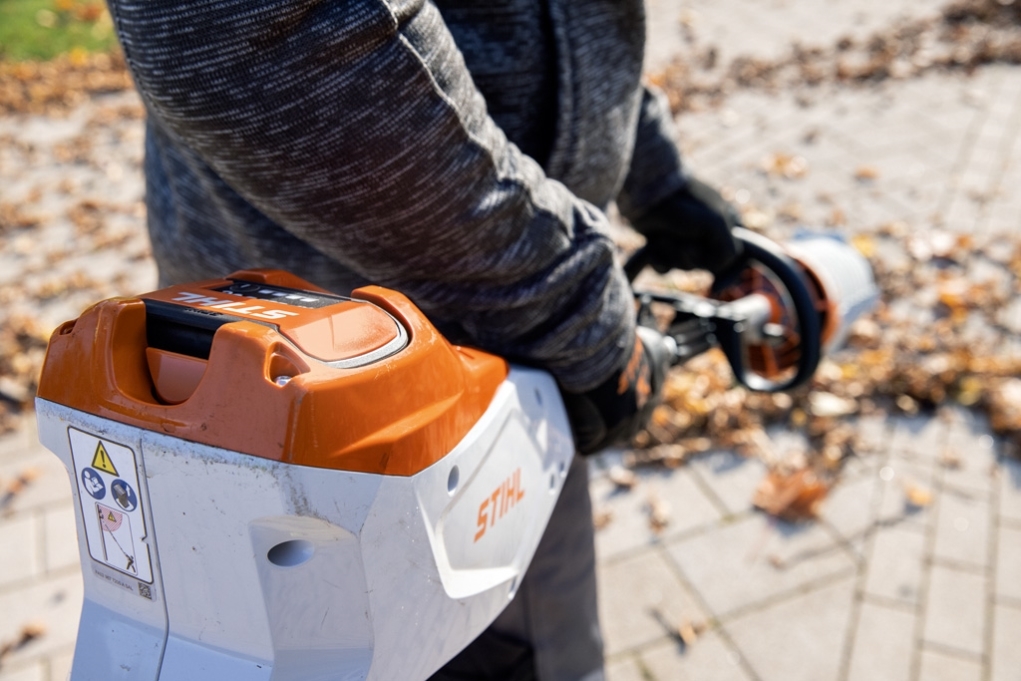 מנוע קומבי נטען KMA 135 R STIHL