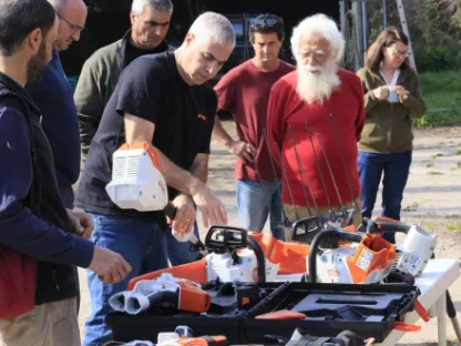 מסורים, חרמשים, מפוחים, מגזמות, מכסחות